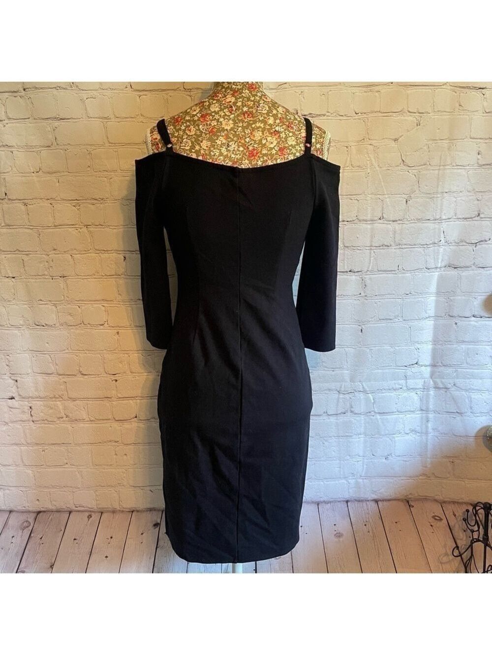 Bold Elements Bodycon Dress - Picture 4 of 7